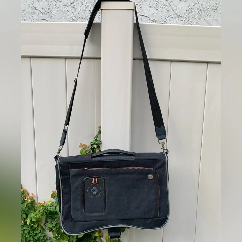 TARGUS Black Nylon Laptop Computer Messenger Briefcase Bag EUC